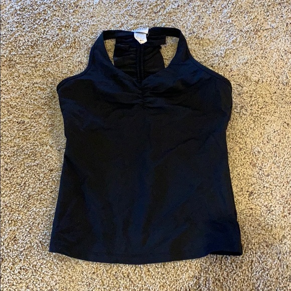 A workout top - Picture 1 of 4